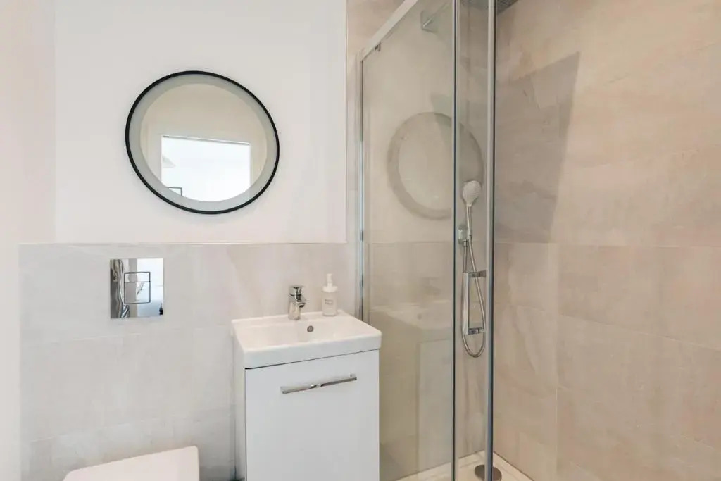 Redland Stay In Bespoke Home 2 of 2