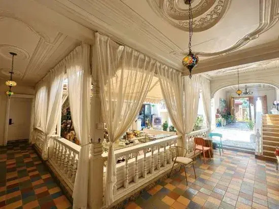 Floral Hotel · Huashi | Art Gallery VILLA Garden Boutique (Yining Six Star Street Branch)