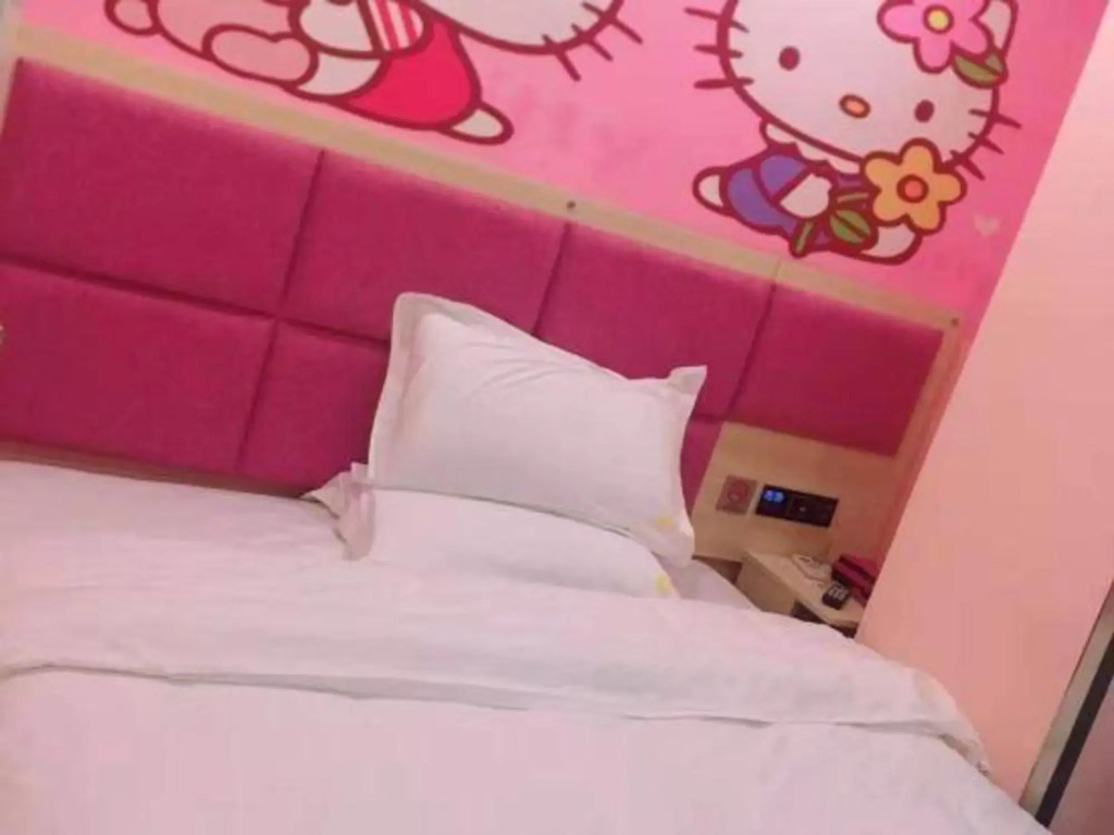 Weijia Boutique Hotel (Luzhou southwest Trade City store)