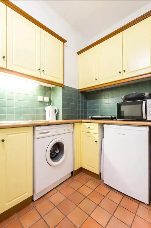 Downtown urban apartment for 4 people in Plaka