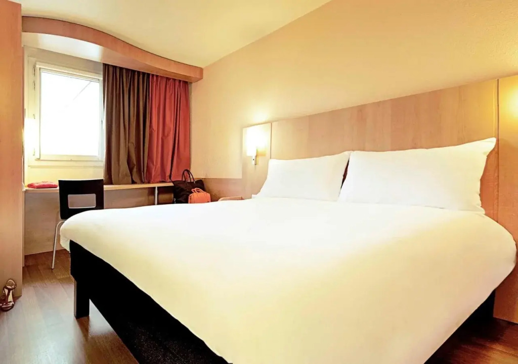 Xiweiya Hotel (Cuiping District High Passenger Station Yibin University)