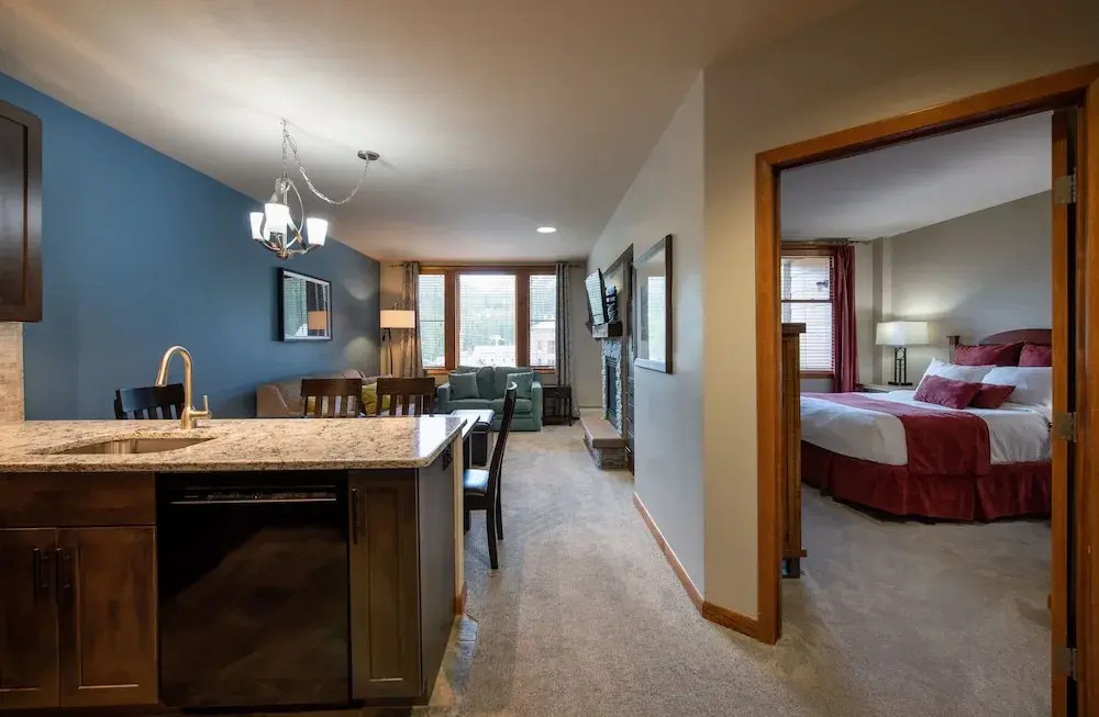 Mountain View Ski-In Ski-Out Condo - Zephyr Mountain Lodge Premium-Rated 2516