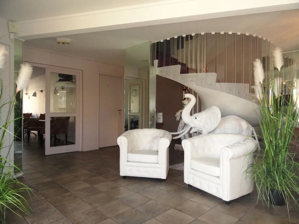 Rez de jardin OU 4e avec ascenseur- VELO - PISCINE -WIFI-Dans le Village naturiste-HOLIDAYSOCHIC