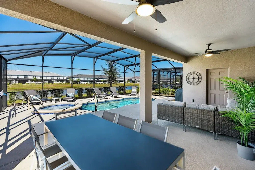 Solterra- LakeView - Private Pool & Spa