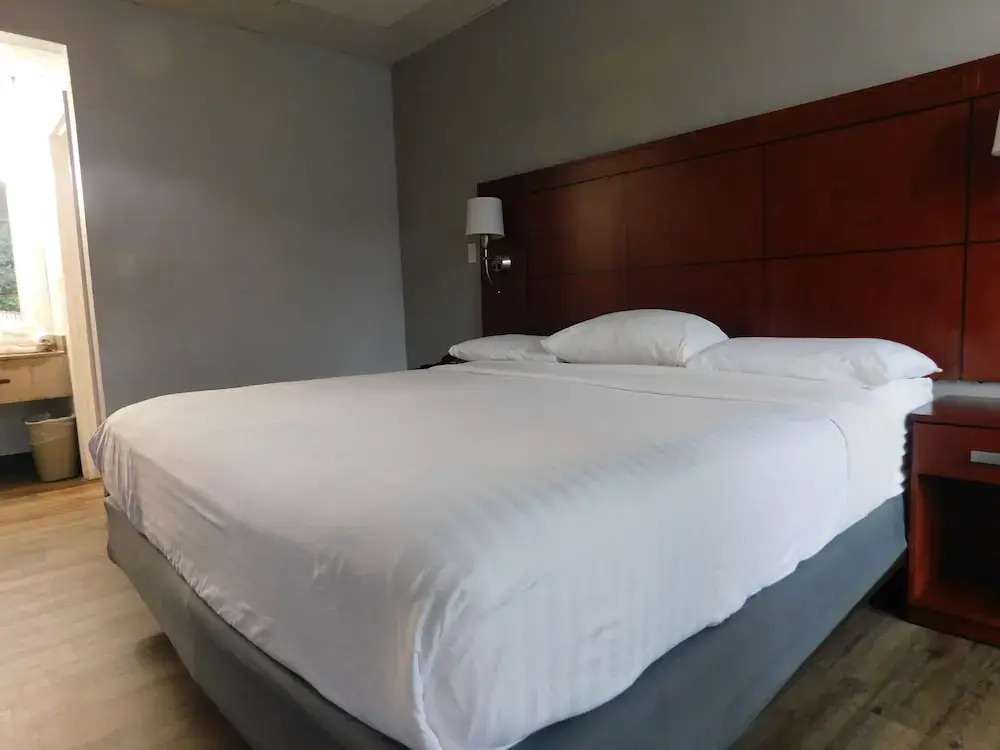 Landmark Inn