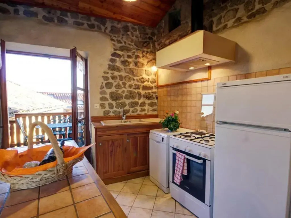 Gîte authentique et confortable pour 6 dans le Forez - FR-1-496-16