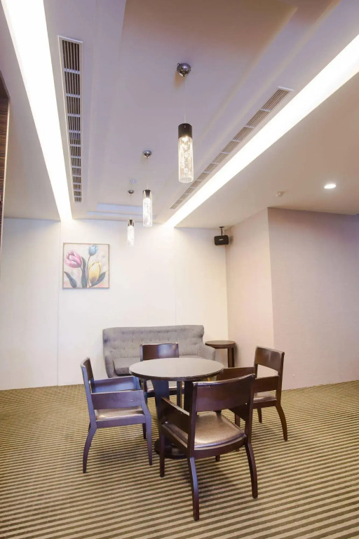 Mou Hotel Luchuan