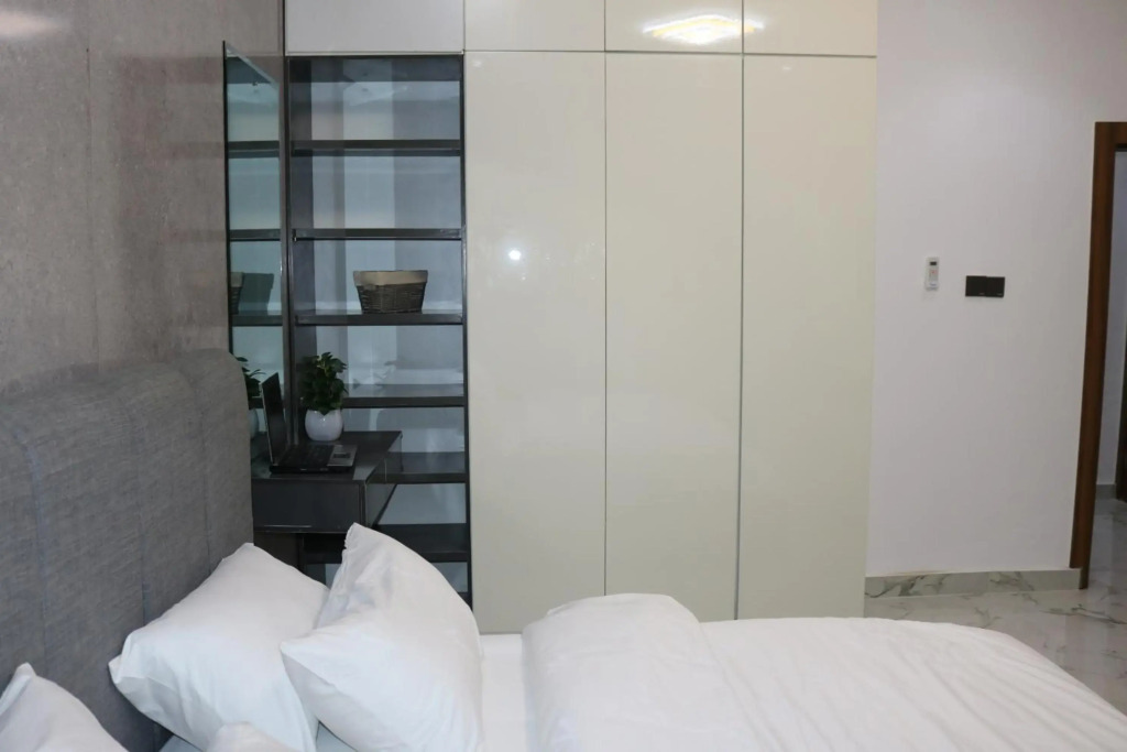 Excellent 2 bed apartment in Lekki Phase1 With SuperFast Wi-fi & 247 Power