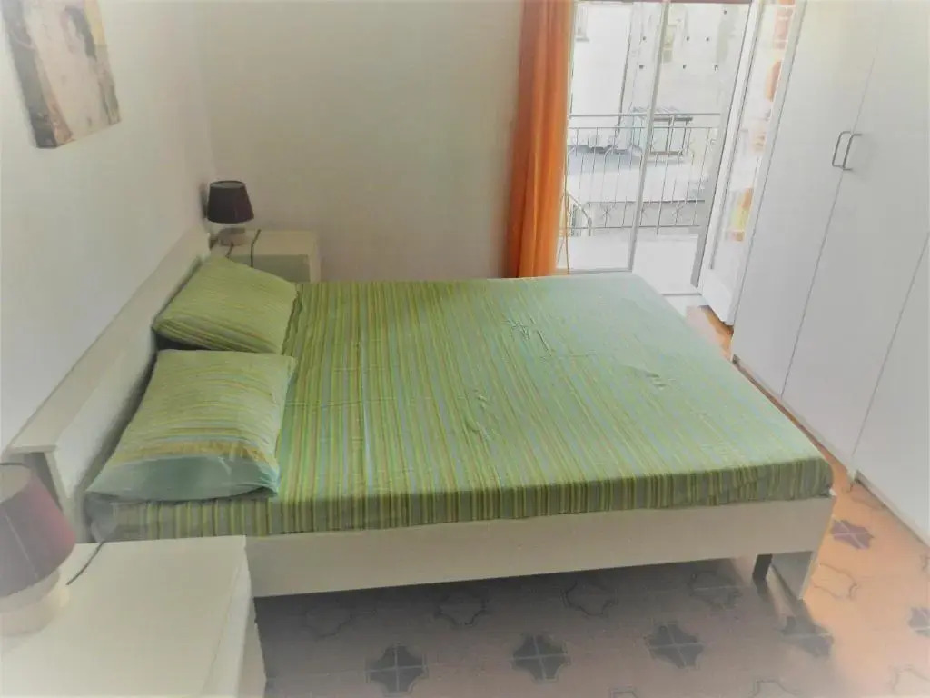 Apartment in Patti Marina: a step away from the sea and from the center!