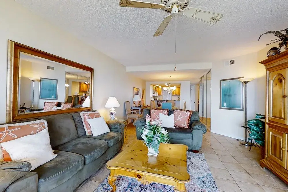 Attractive Home Steps From Ocean With Pool, Central AC, Deck & Fast Wifi