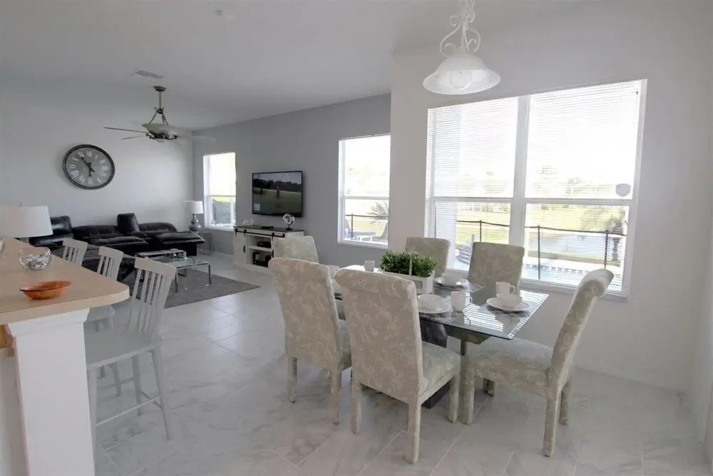 Large 5 bed Villa With South Facing Pool Overlooking Water