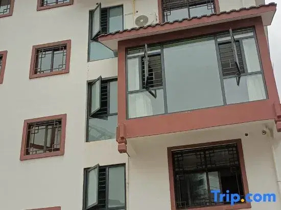 Huijia Apartment (Zhangjiajie West Railway Station Branch)