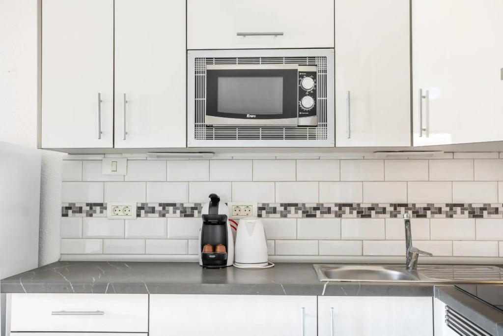 Matthew's Flat Los Cristianos by LoveTenerife