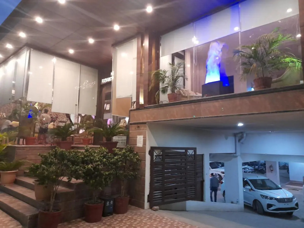 Hotel Radiance Courtyard