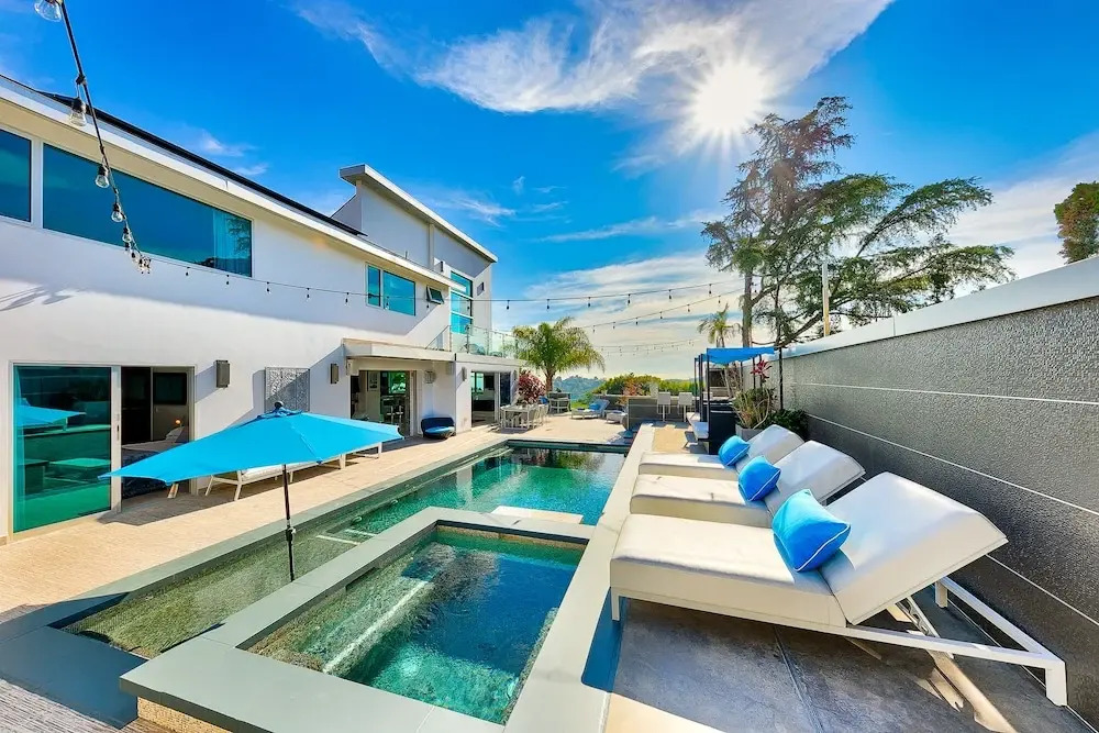 Hollywood Estate With Stunning Views