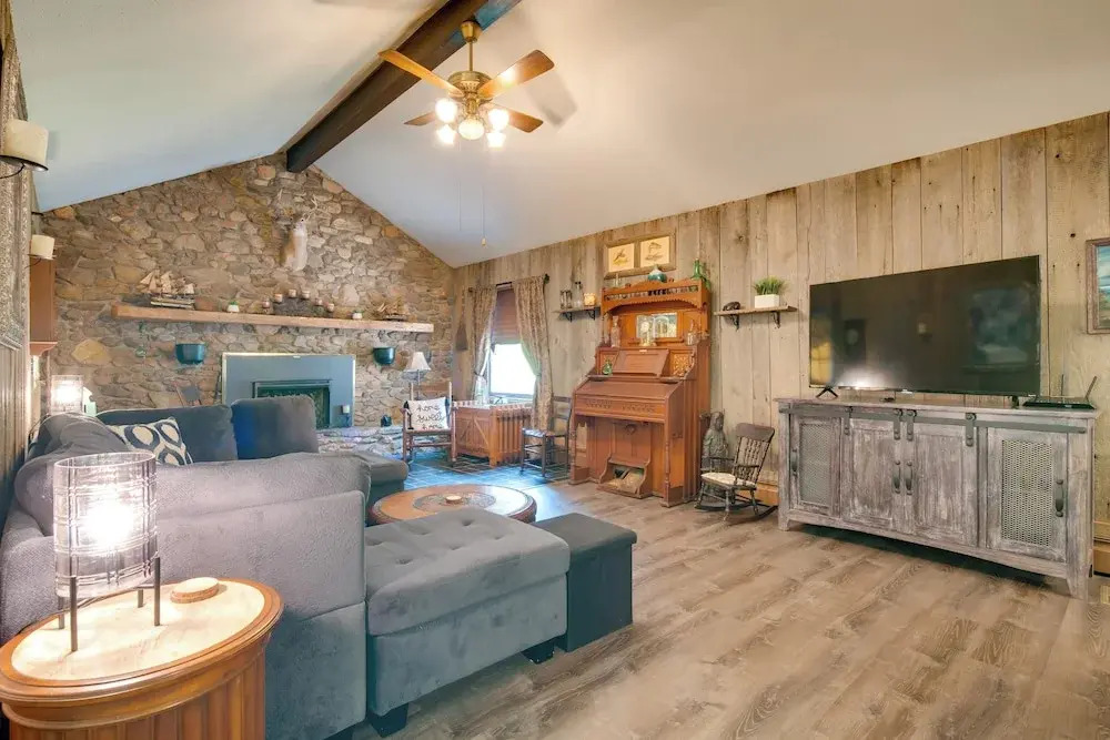 Scenic Asheville Area Retreat: Hot Tub & Game Room