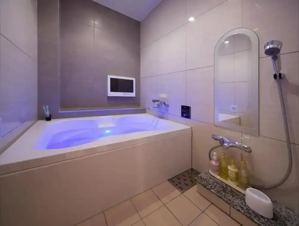 JEWEL HOTEL LUXURY MODERN