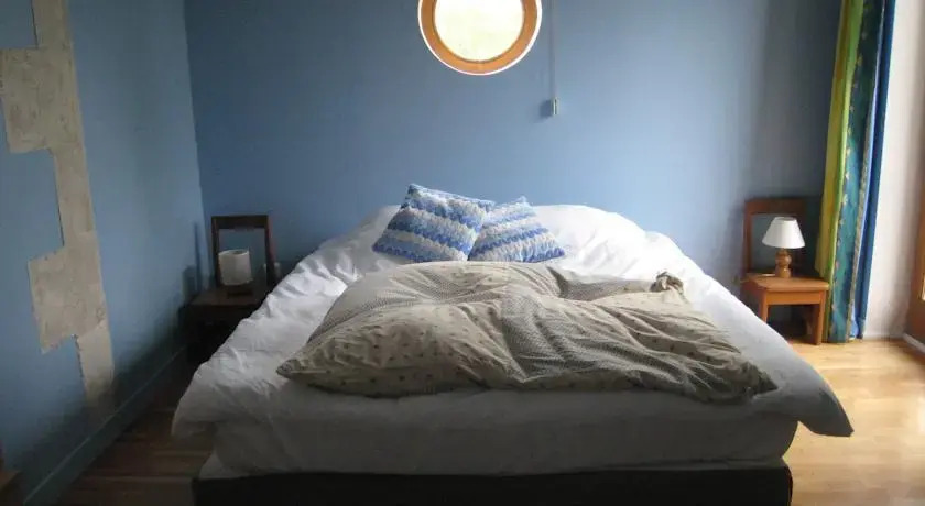 Vraie chambre dhôtes jusquà 4 pers, stationnement gratuit, prise batterie
