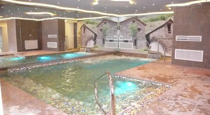 Aparthotel Spa Areu