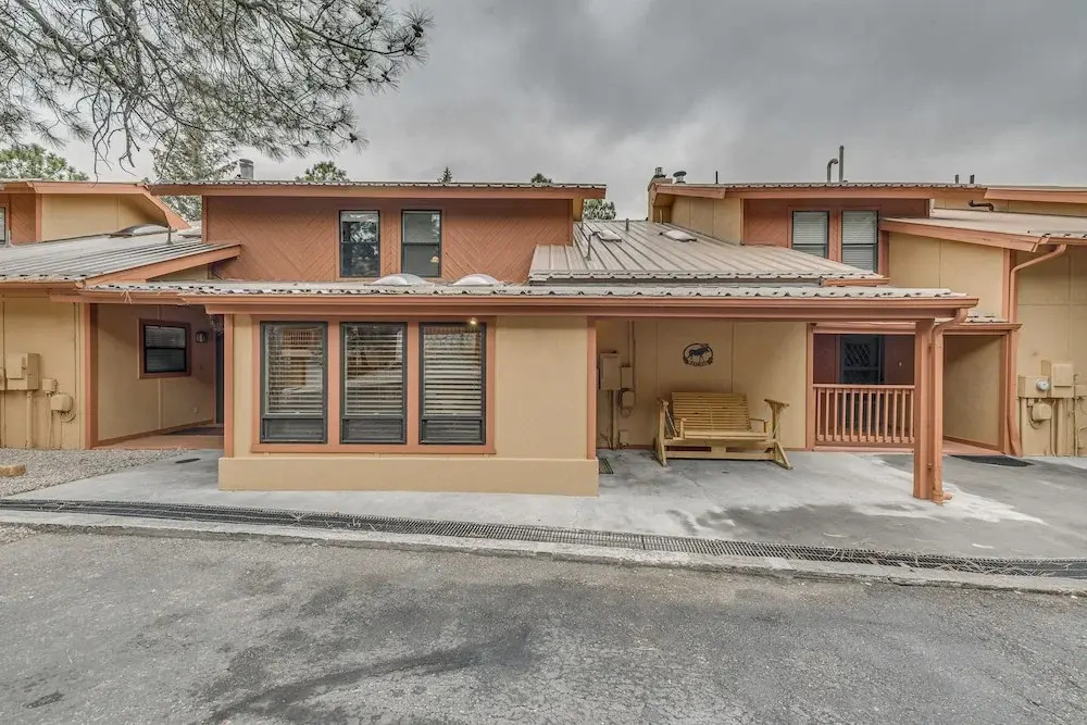 Ruidoso Condo w/ Hot Tub: Long Walk to Midtown!