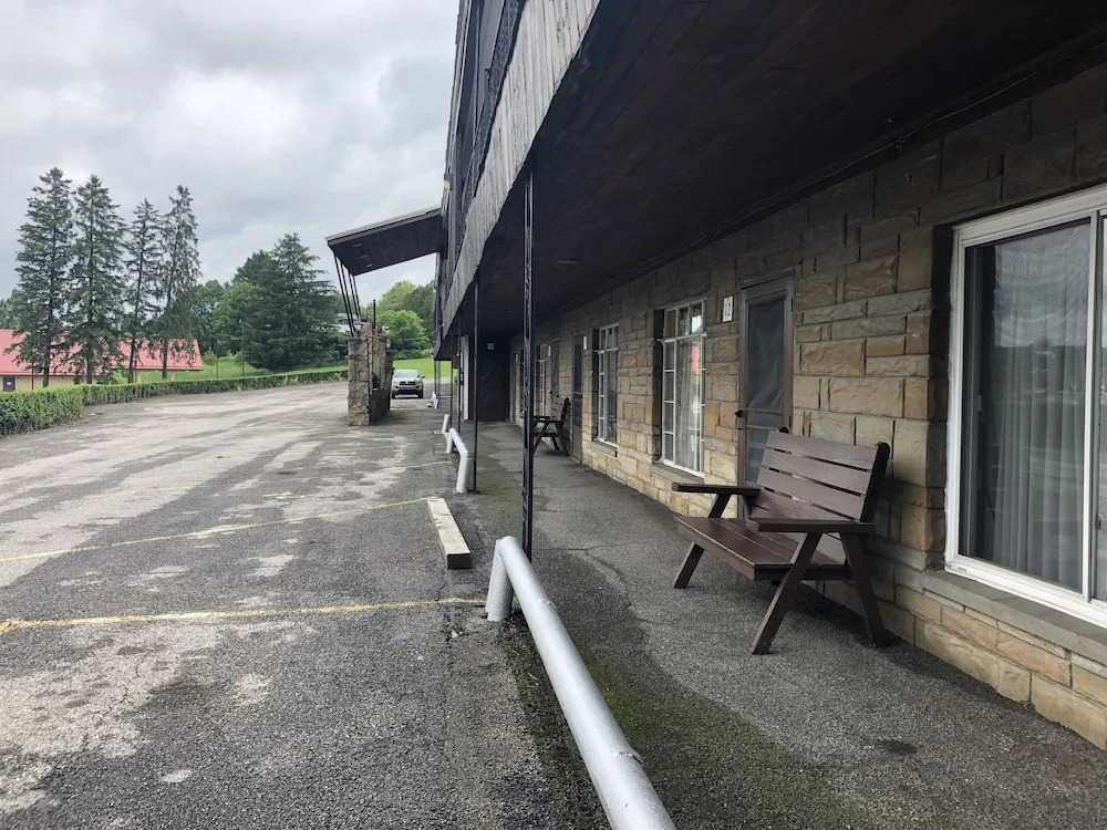 Gold Eagle Inn