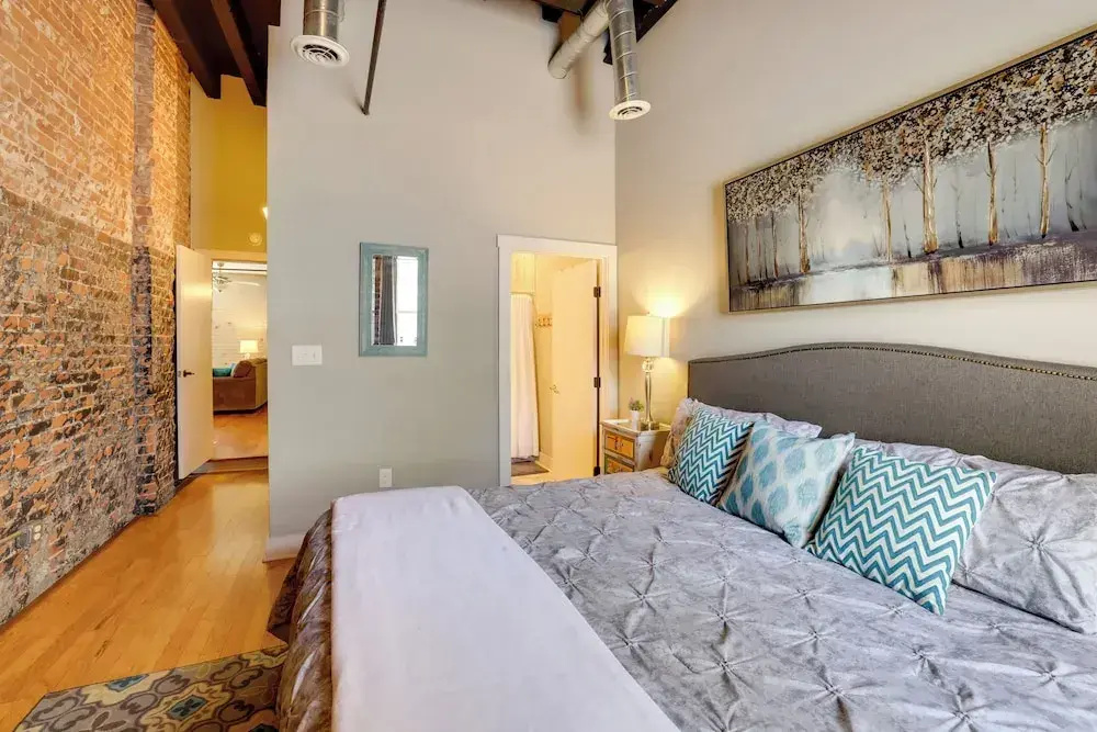 Dtwn Lynchburg Loft w/ Shared Deck: Walk to River