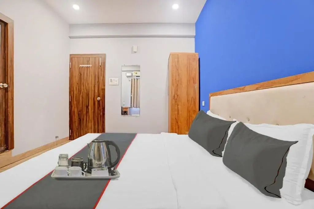 Super Oyo Collection O Hotel Aura Inn