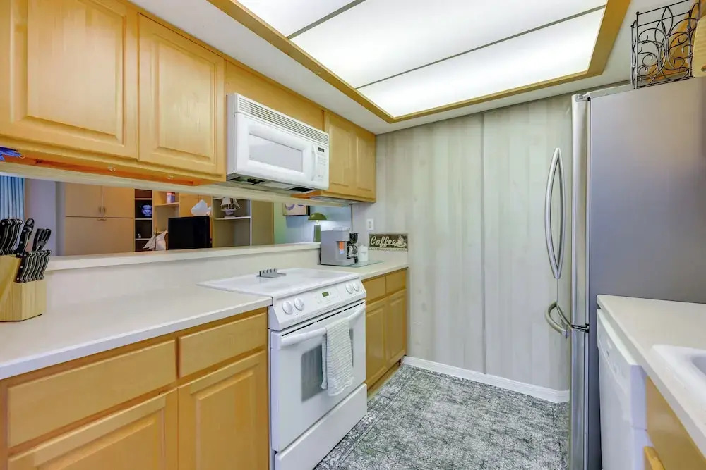 Pool Access & Lanai! Welaka Condo on St Johns