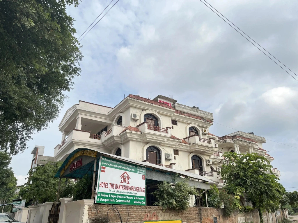 OYO 17284 Hotel Vrindavan Palace