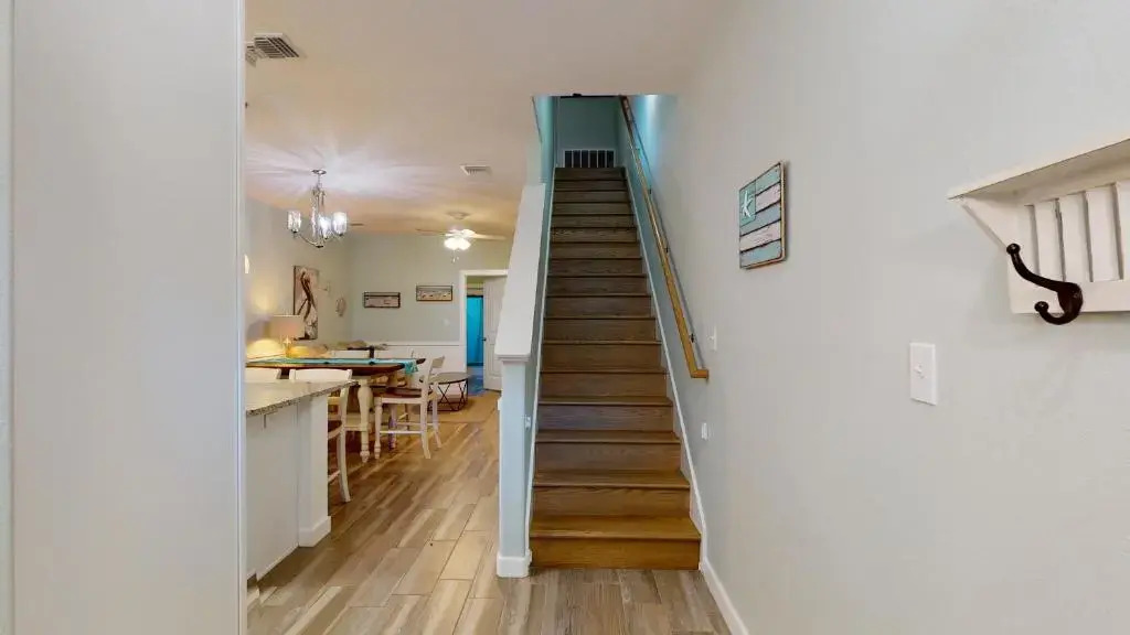 BC106 Stay and play at Twisted Pelican, this cozy home steps from all of the activities in Port A