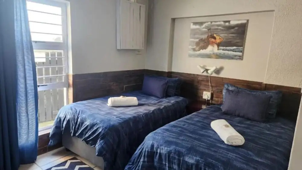 25 On Main Struisbaai