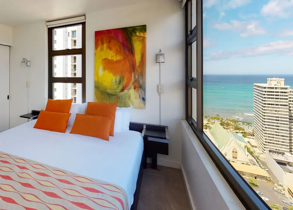 Artsy 32nd Floor Condo with Modern Furnishings & Gorgeous Ocean Views