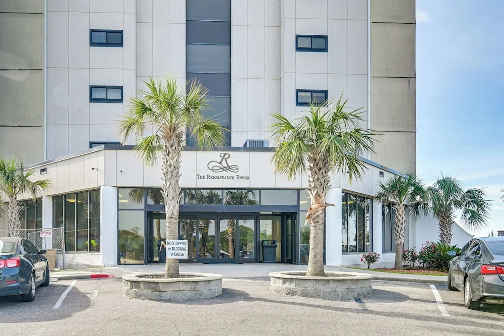 Beachfront Condo w/ Pool at Myrtle Beach Resort!