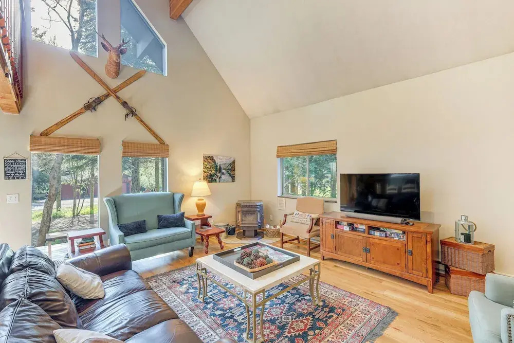 Beautiful Mccall Cabin: Perfect for Families!