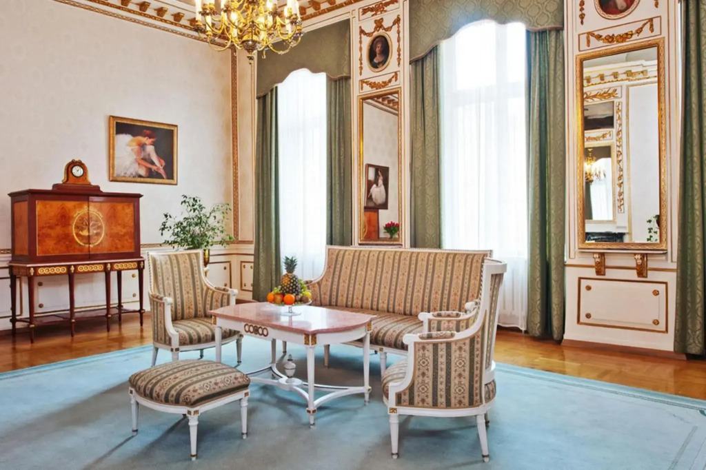 Grand Hotel