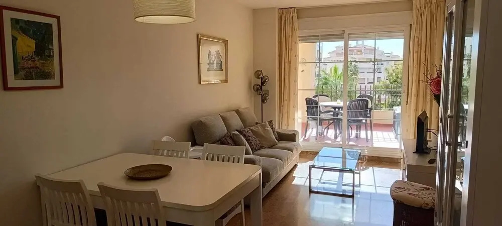 Lovely 2 Bedroom, 2 Bathroom Apartment With Pool