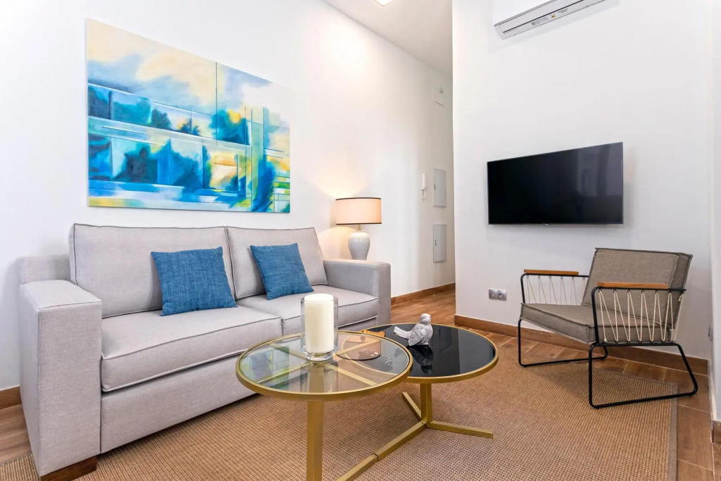 Modern 1 BD Apartment in the City Center Recaredo VII