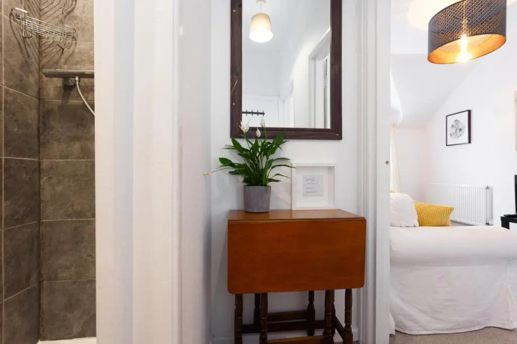Charming, Well-Equipped Apt - 5 Minutes From Beach