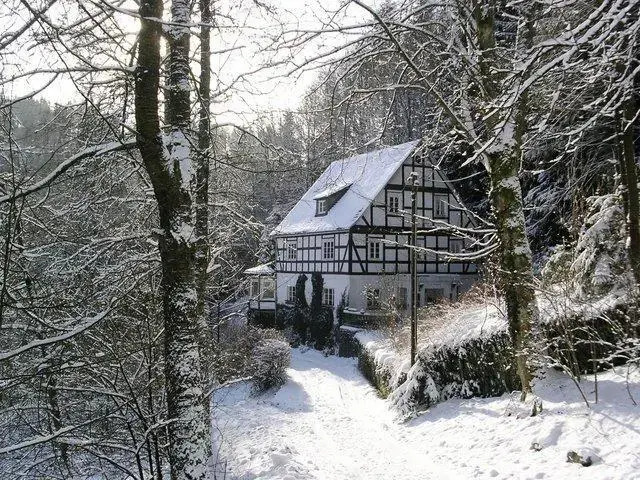 Haus im Wiesengrund