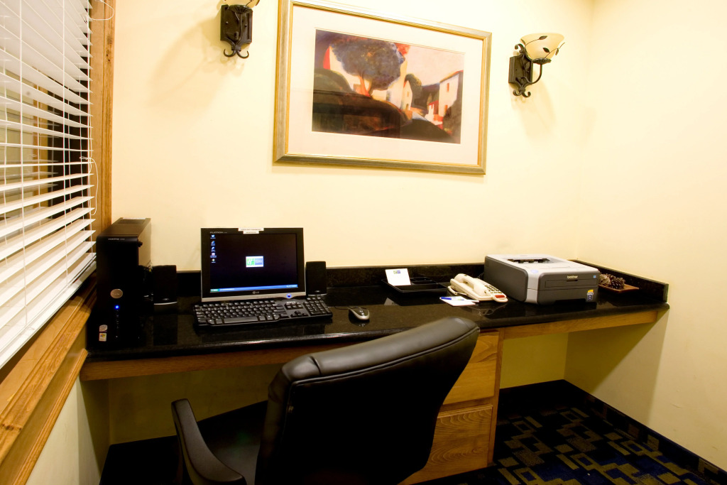 Holiday Inn Express Jourdanton - Pleasanton by IHG