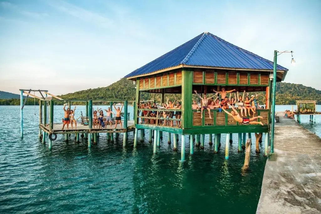Mad Monkey Koh Rong Samloem