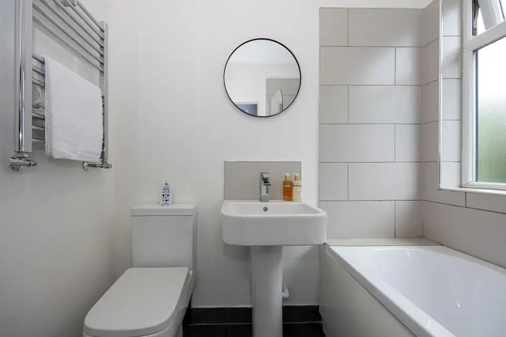 Stunning 3 Bedroom Home in Newcastle-under-lyme With Garden