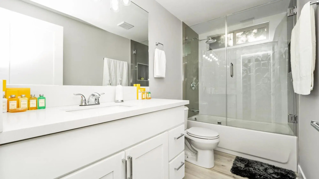Heated Pool & Spa ensuite Villa