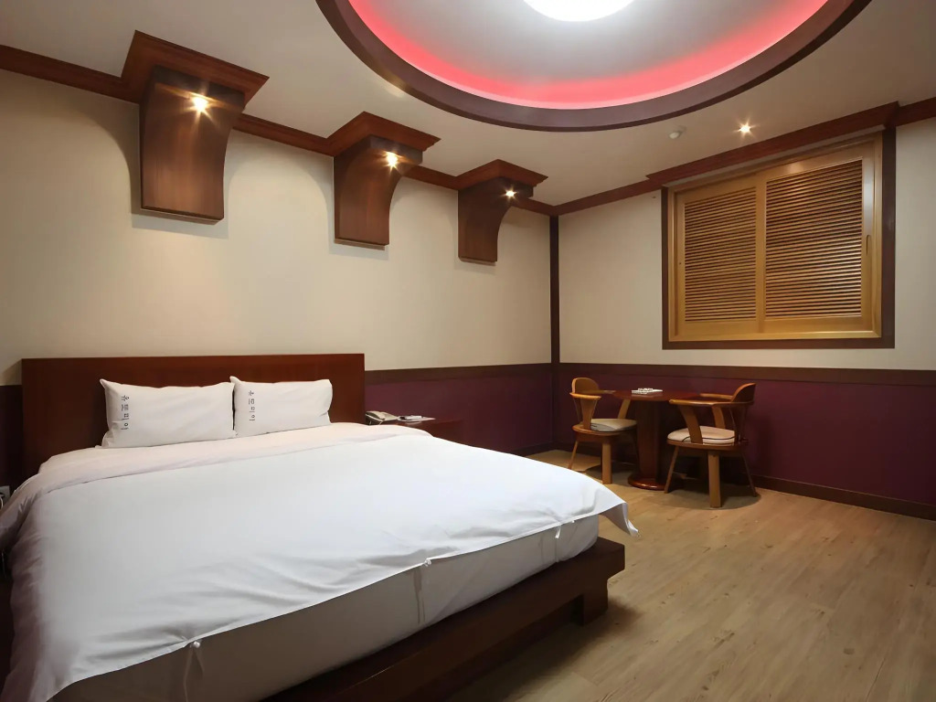 Utopia Hotel