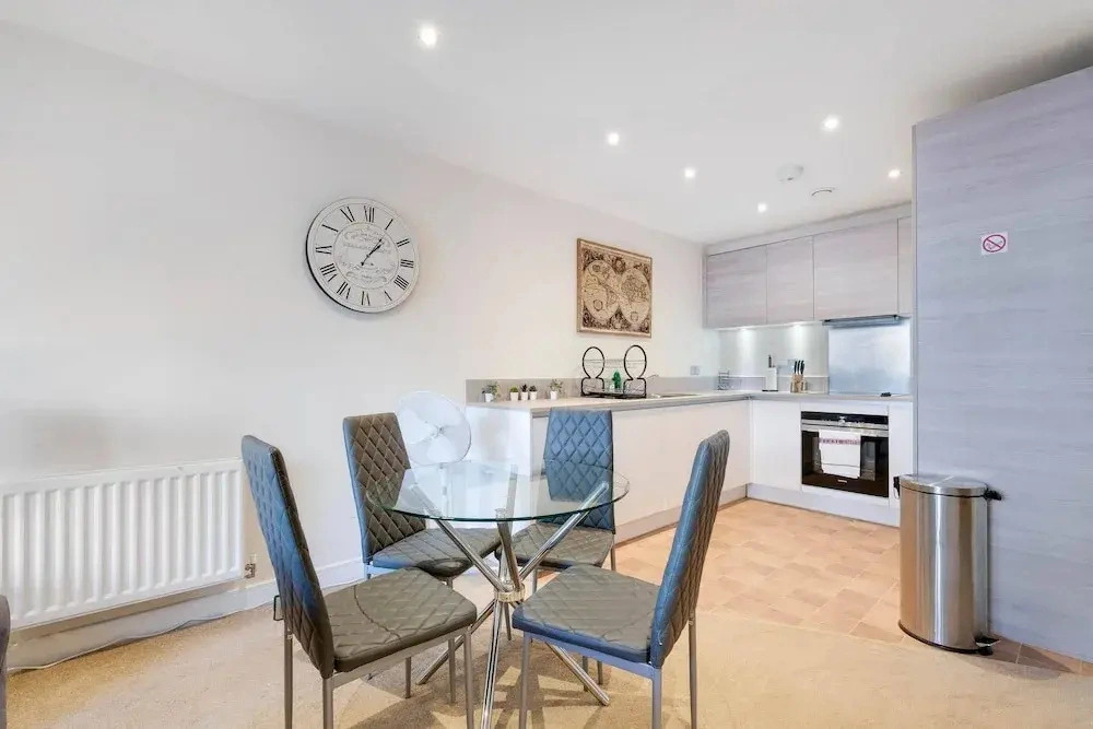 Alder House Serviced Apt. Maidenhead