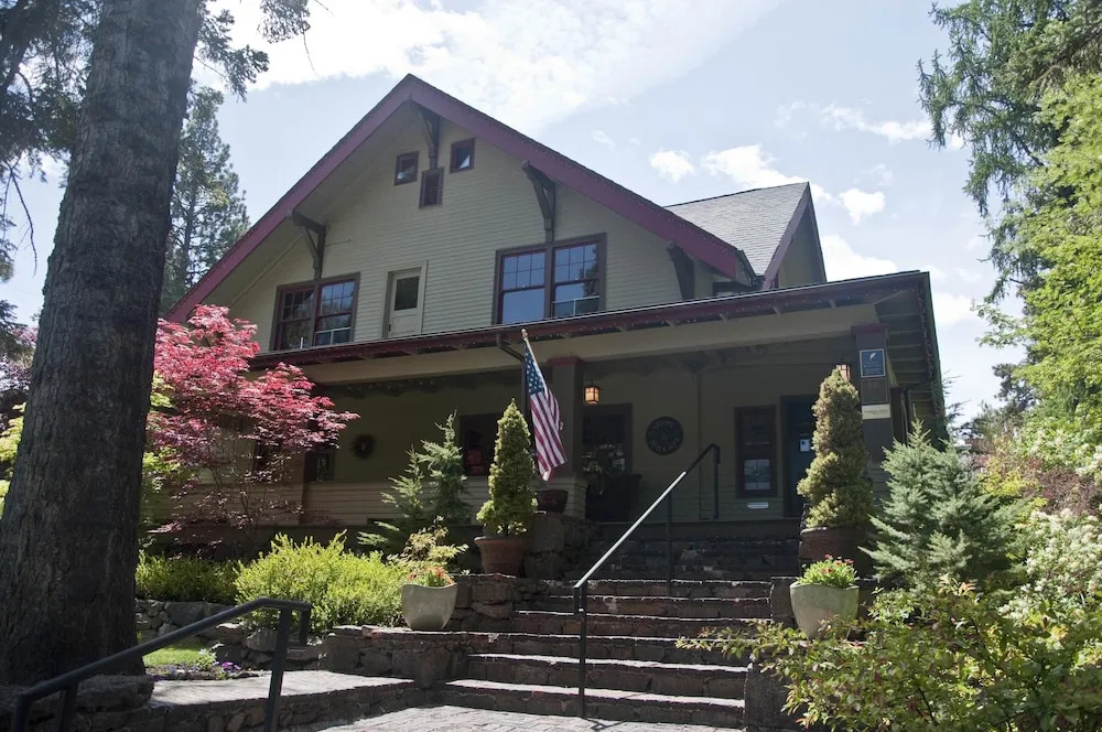 Lara House Bed and Breakfast
