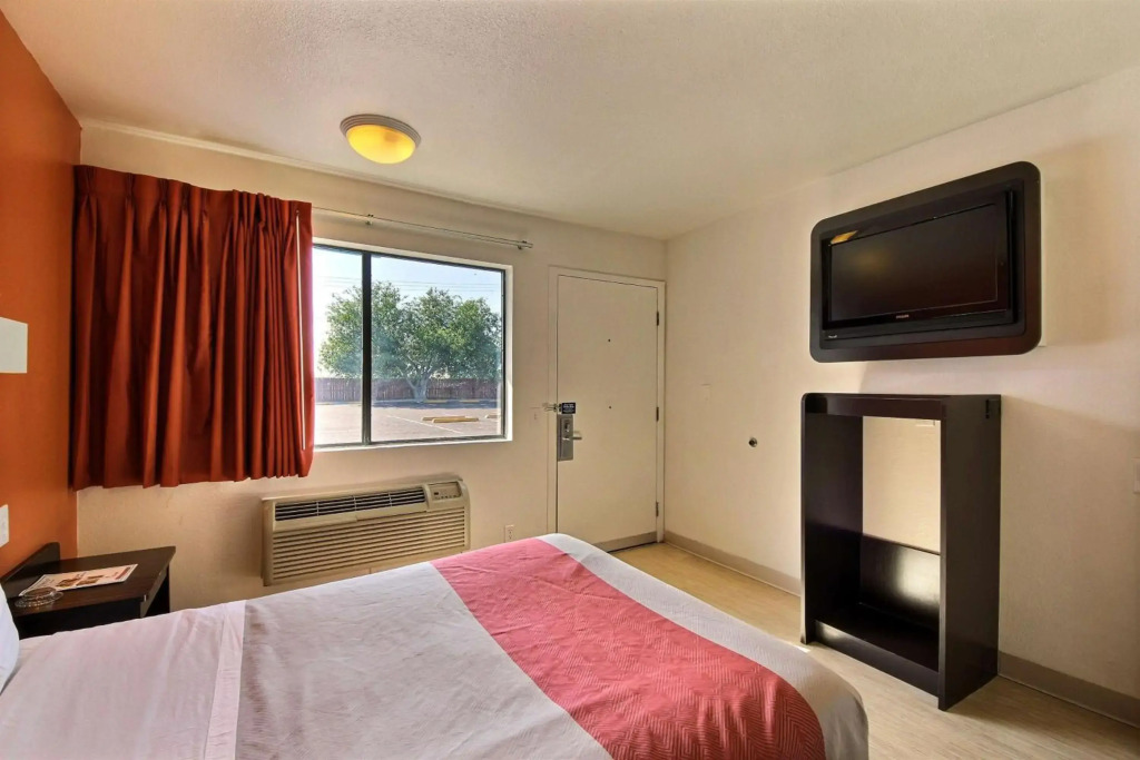 Motel 6-Laredo, TX - South
