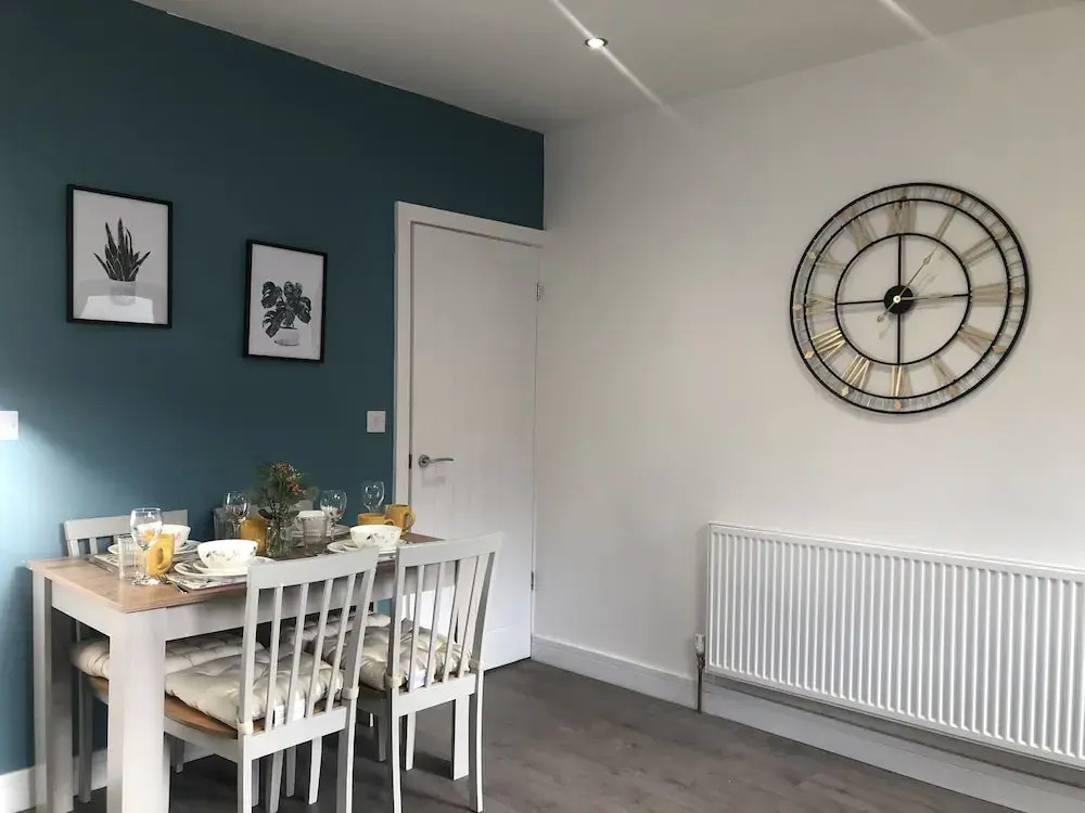 Sheffield 4-bedroom house free parking