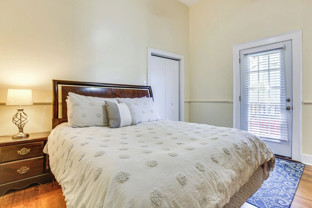 Walk to River & Nola Ferry: Algiers Point Home
