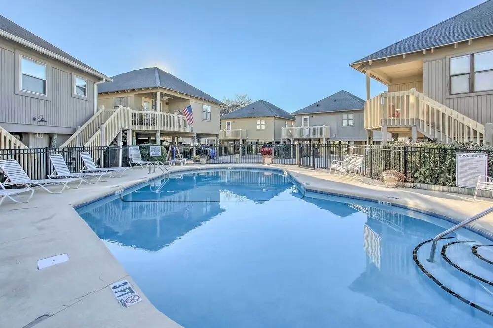 Walk to Beach: Dog-friendly Myrtle Beach Cottage!